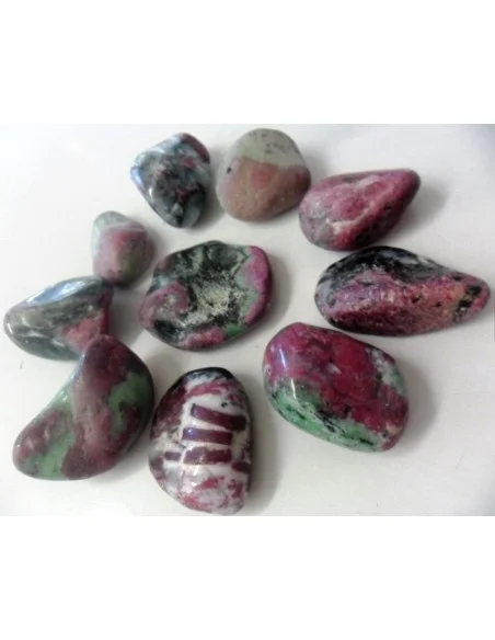 Zoisite aux rubis brute