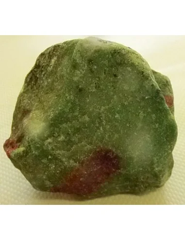Zoisite aux rubis pierr brute