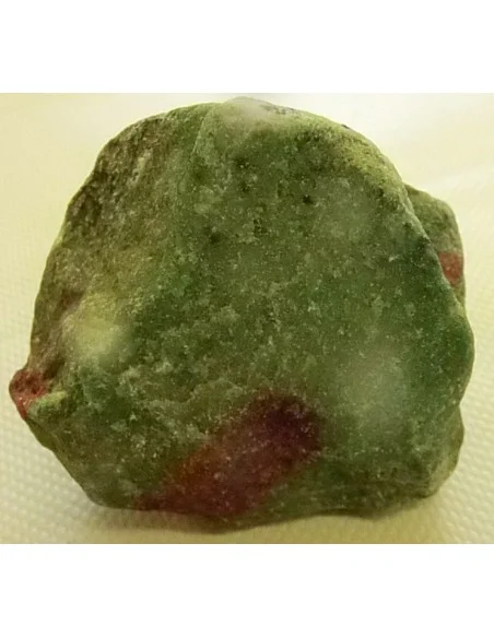 Zoisite aux rubis pierr brute