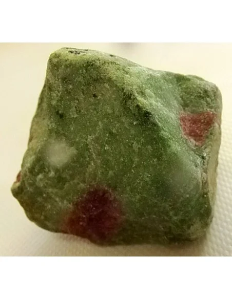 Zoisite aux rubis pierr brute