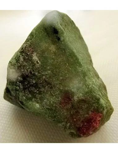 Zoisite aux rubis pierr brute
