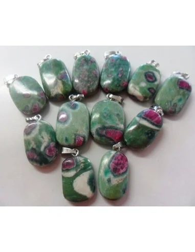 Zoisite avec rubis en pendentif