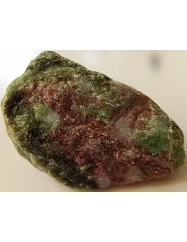 Zoisite aux rubis brute