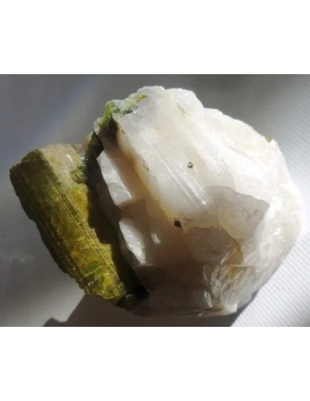 Tourmaline verte brute Tourmaline verte brute