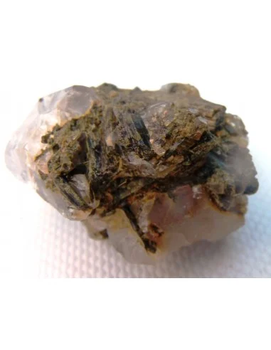 Tourmaline verte sur cristal géode