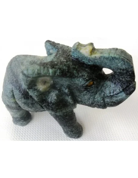 Éléphant en pierre