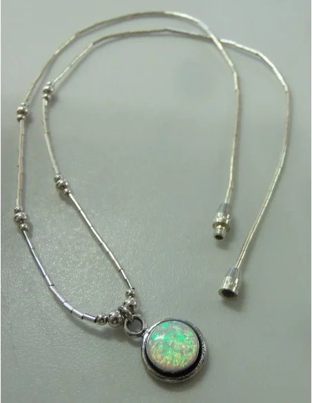 Opale noble pendentif avec lien en argent Opale noble pendentif avec lien en argent