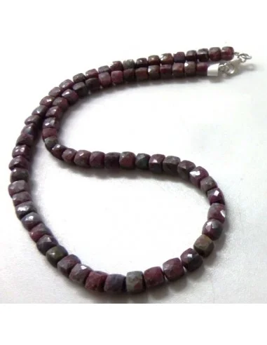 Collier Rubis cubes