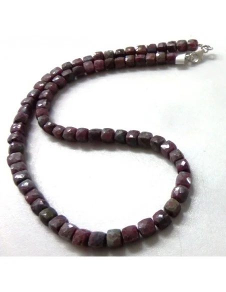 Collier Rubis cubes