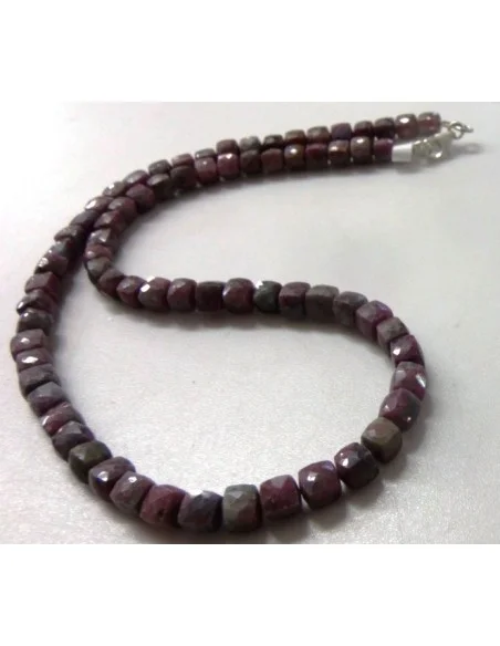 Collier Rubis cubes