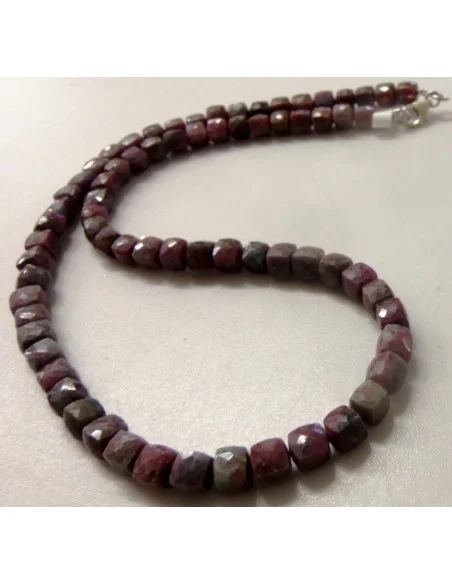 Collier Rubis cubes