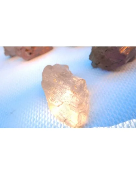 Kunzite brute percé 8 a 10g.