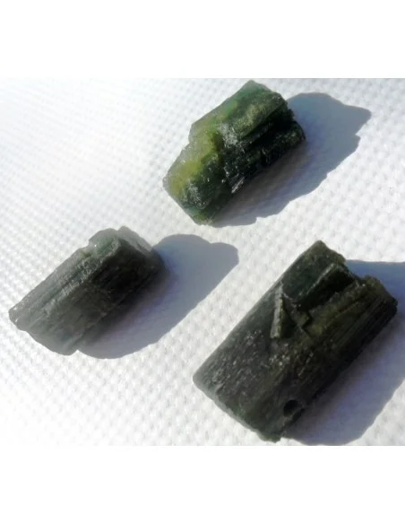 Tourmaline verte brute percé  Tourmaline verte brute percé