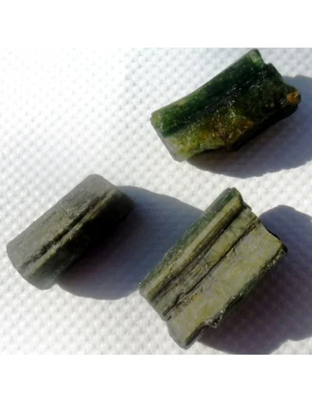 Tourmaline verte brute percé  Tourmaline verte brute percé