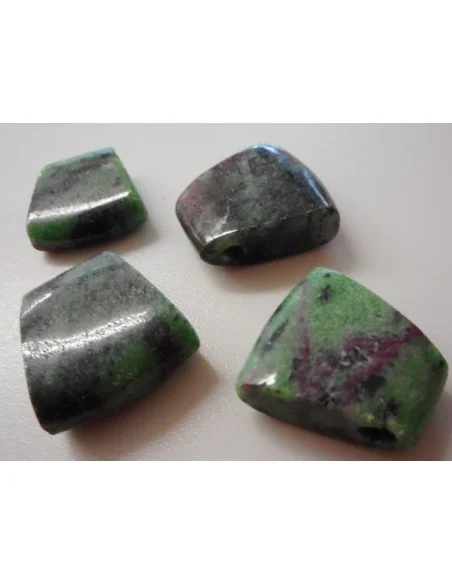 Pendentif Zoisite avec rubis Pendentif Zoisite avec rubis