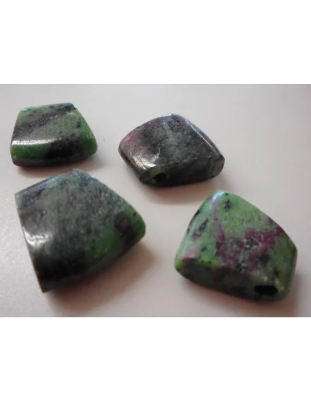 Pendentif Zoisite avec rubis Pendentif Zoisite avec rubis