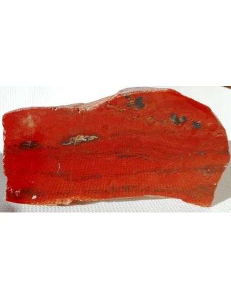 Jaspe rouge moitié polis