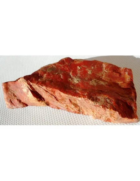 Jaspe rouge moitié polis