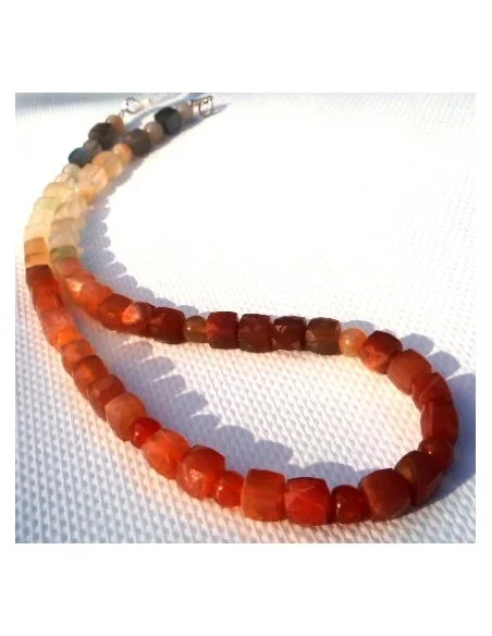 Pierre de Lune collier cubes facettés