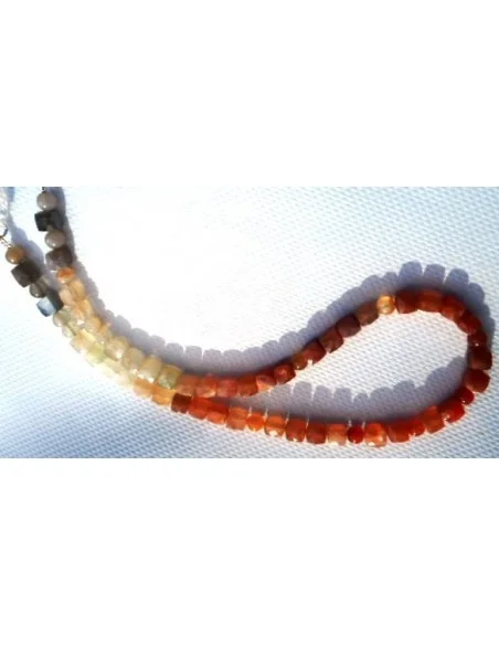 Pierre de Lune collier cubes facettés