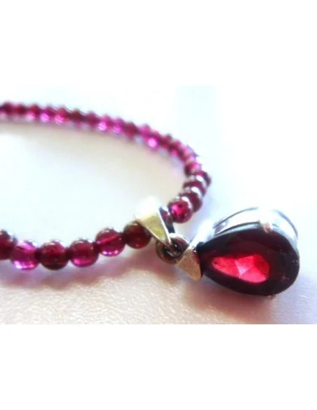 Grenat collier avec pendentif argent Grenat collier avec pendentif argent