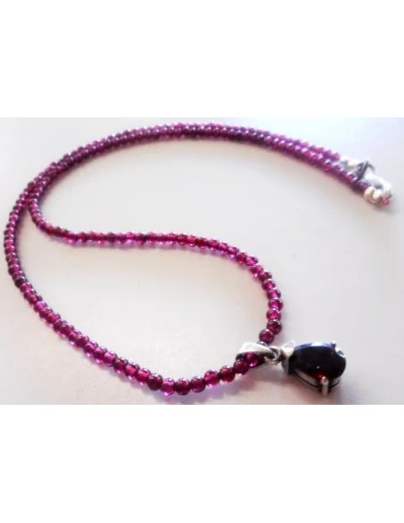Grenat collier avec pendentif argent Grenat collier avec pendentif argent