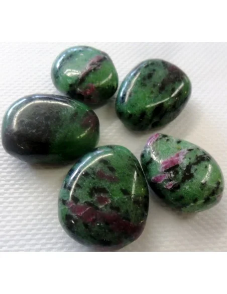 Zoisite aux rubis en pendentif