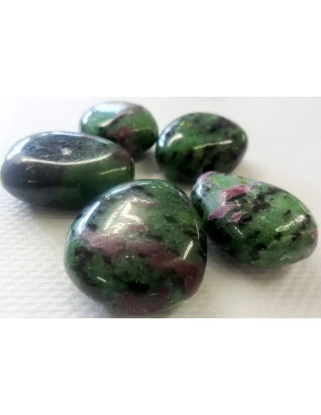 Zoisite aux rubis en pendentif