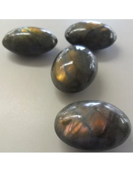 Labradorite  rose galet polis