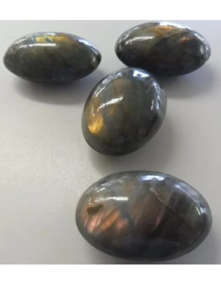 Labradorite  rose galet polis