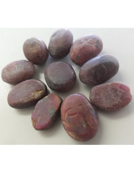 Spinelle rouge cabochon