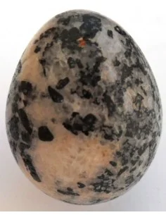 Oeuf Quartz rose tourmaliné  2