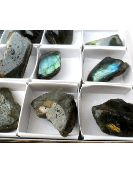 Labradorite moité polis 13 à 34g Labradorite moité polis 13 à 34g