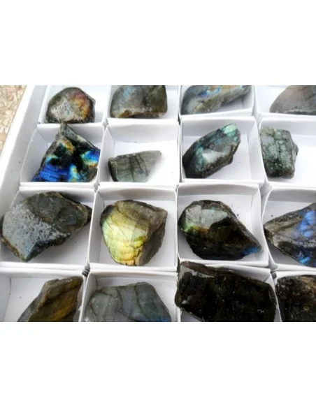 Labradorite moité polis 13 à 34g Labradorite moité polis 13 à 34g