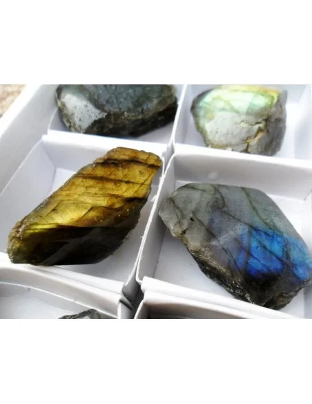 Labradorite moité polis 13 à 34g Labradorite moité polis 13 à 34g