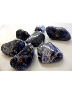 Ussingite sur sodalite polis
