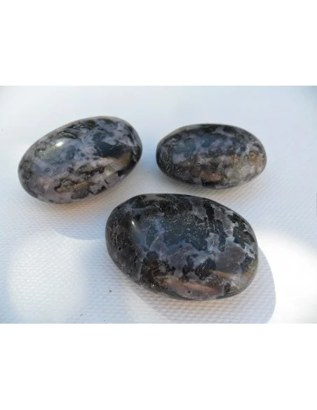 Merlinite grands galets Merlinite grands galets