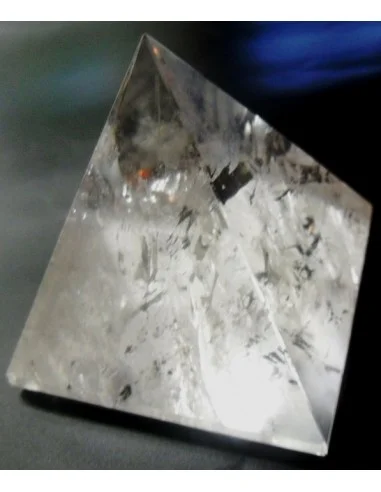 Pyramide en cristal de roche