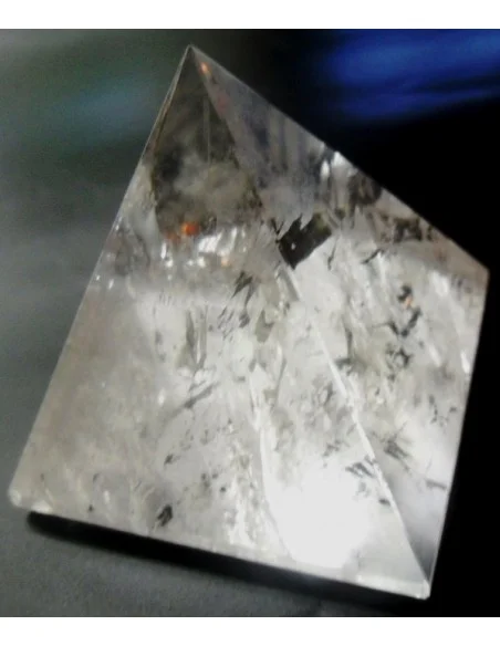 Pyramide en cristal de roche