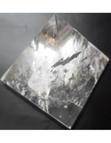 Pyramide en cristal de roche