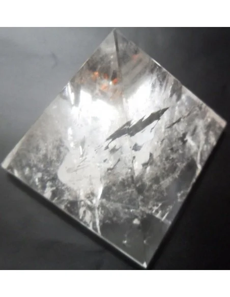 Pyramide en cristal de roche