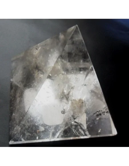 Pyramide en cristal de roche