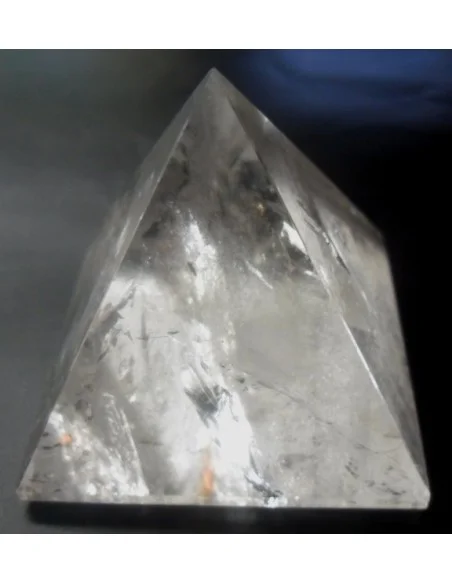 Pyramide en cristal de roche
