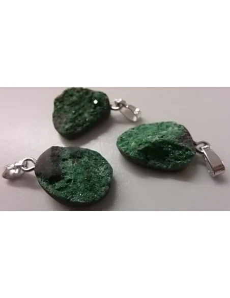 Uvarowite grenat verte cristalise