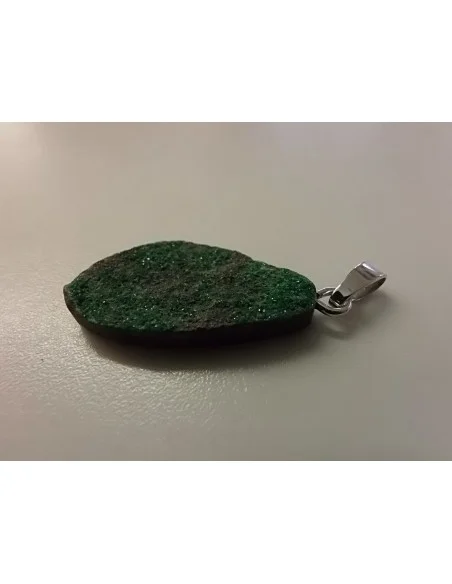 Uvarowite cristaux pendentif Uvarowite cristaux pendentif