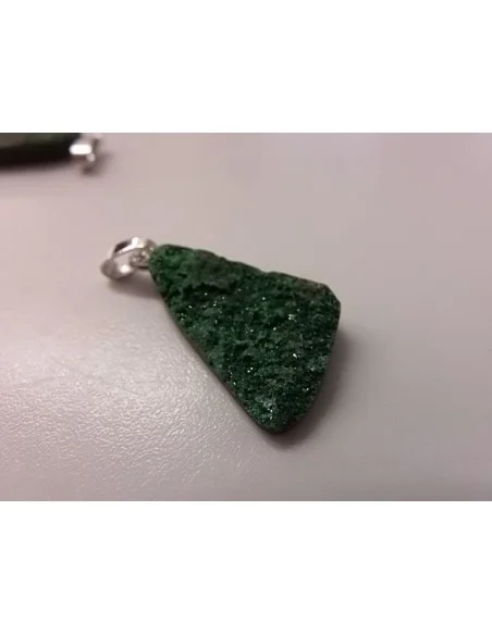 Uvarowite cristaux pendentif Uvarowite cristaux pendentif
