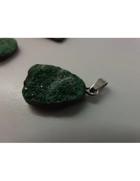Uvarowite cristaux pendentif Uvarowite cristaux pendentif