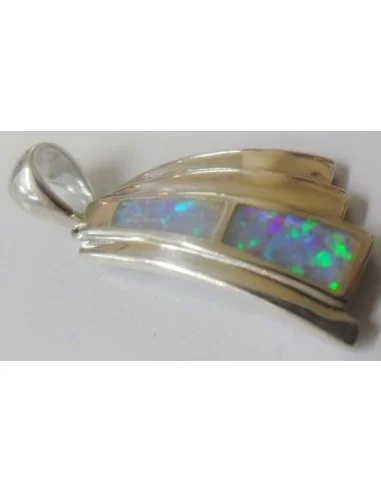 Opale noble bleue en pendentif
