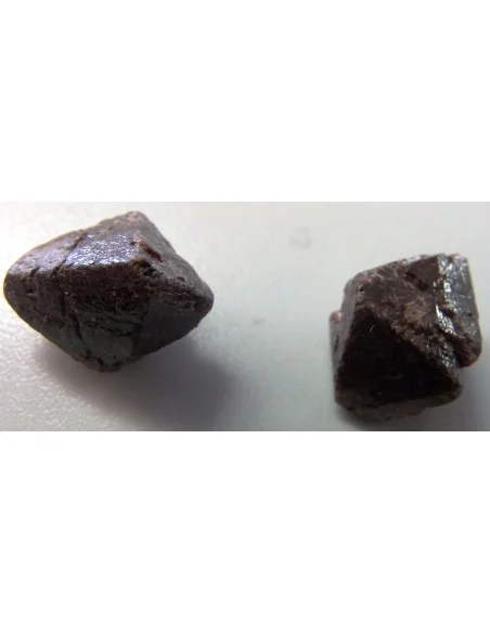 Zircon, hyacinthe tetraedre brut Zircon, hyacinthe tetraedre brut
