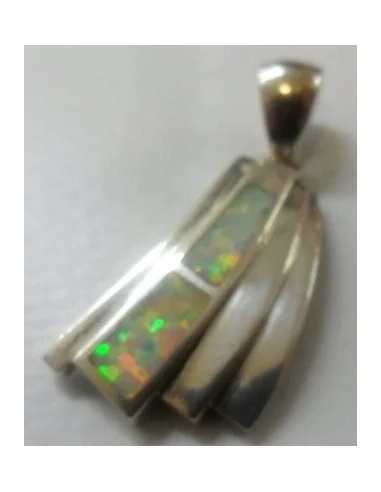 Opale noble blanc en pendentif